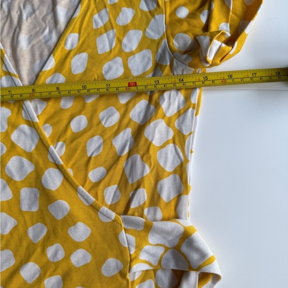 VTG DVF Jilda 100% Silk Wrap Dress Geometric Animal Print Dress Sz 2 Retro Yello - Picture 4 of 9